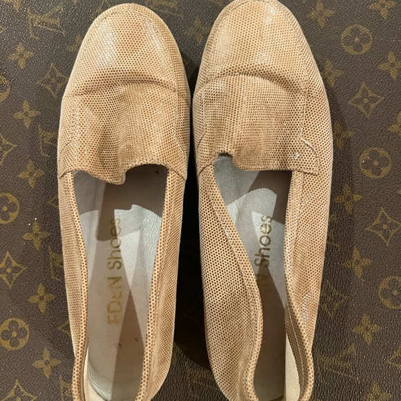 Tan Eden flats. Gently worn. Vintage. - Picture 3 of 5